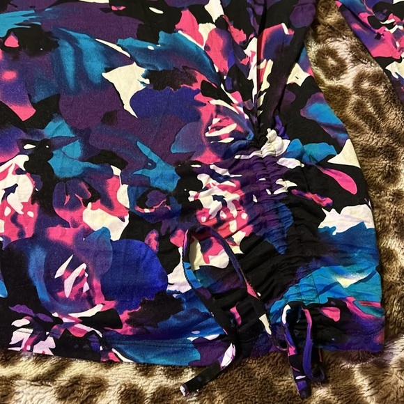 Vibrant Multicolor Abstract half sleeve floral Top - Picture 4 of 6